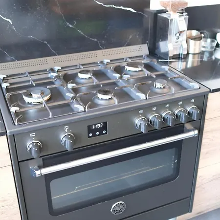 Steps To The Harbour, Steps To The Beach! *