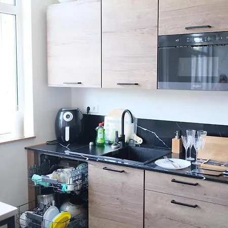 Steps To The Harbour, Steps To The Beach! Apartman