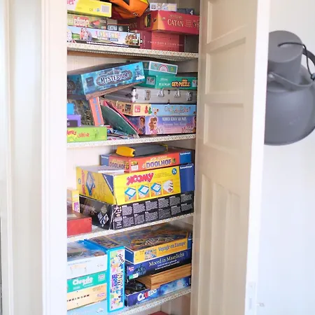 Apartman Steps To The Harbour, Steps To The Beach!