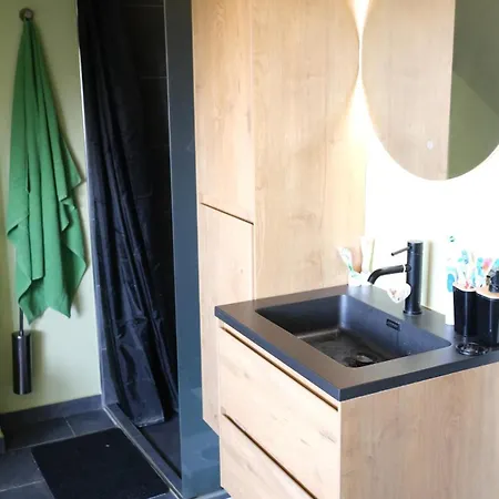 Steps To The Harbour, Steps To The Beach!