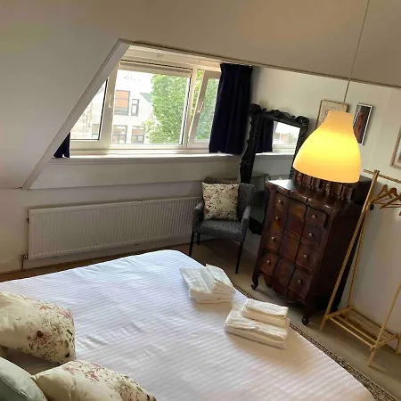 Steps To The Harbour, Steps To The Beach! * Haga