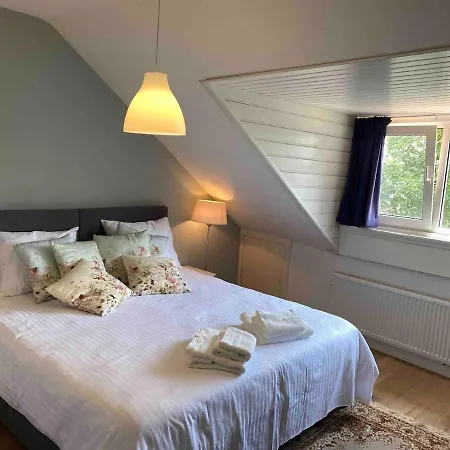 Steps To The Harbour, Steps To The Beach! Apartman *