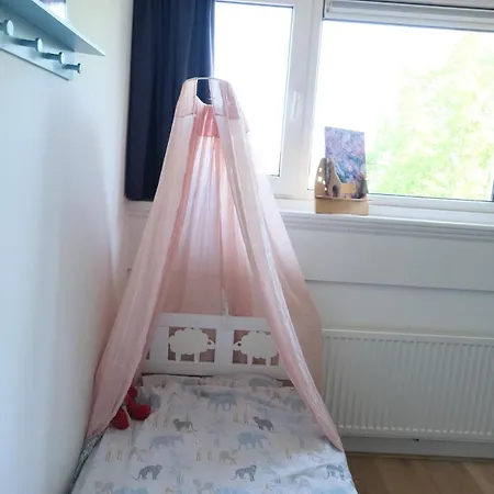 Steps To The Harbour, Steps To The Beach! Apartman *