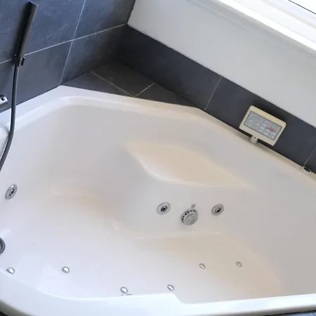 Steps To The Harbour, Steps To The Beach! Hága