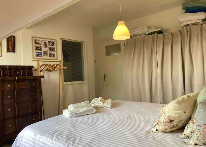 Steps To The Harbour, Steps To The Beach! Haga