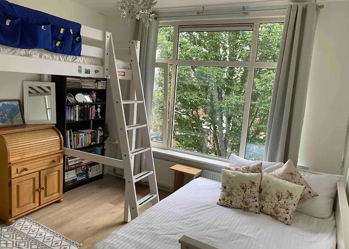 Steps To The Harbour, Steps To The Beach! *