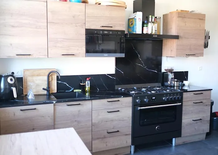 Apartman Steps To The Harbour, Steps To The Beach!