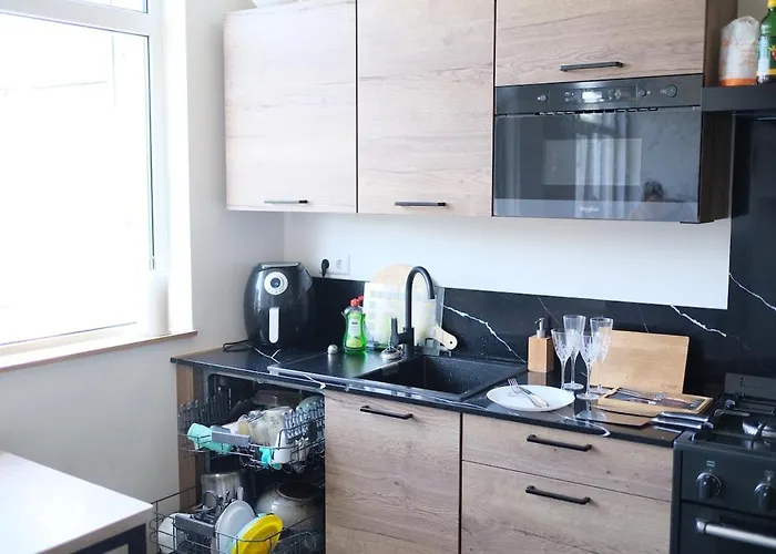 Steps To The Harbour, Steps To The Beach! Apartman