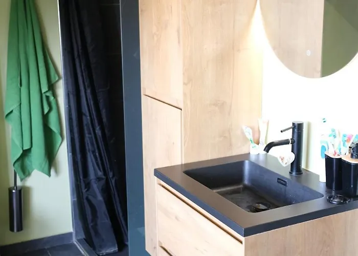 Steps To The Harbour, Steps To The Beach!