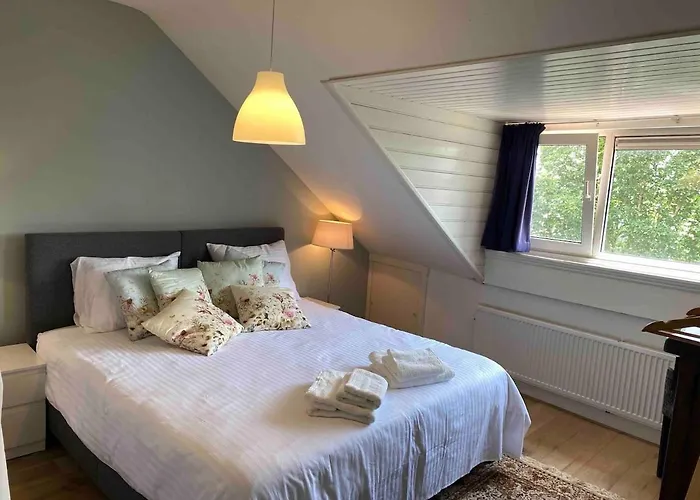 Steps To The Harbour, Steps To The Beach! Apartman *